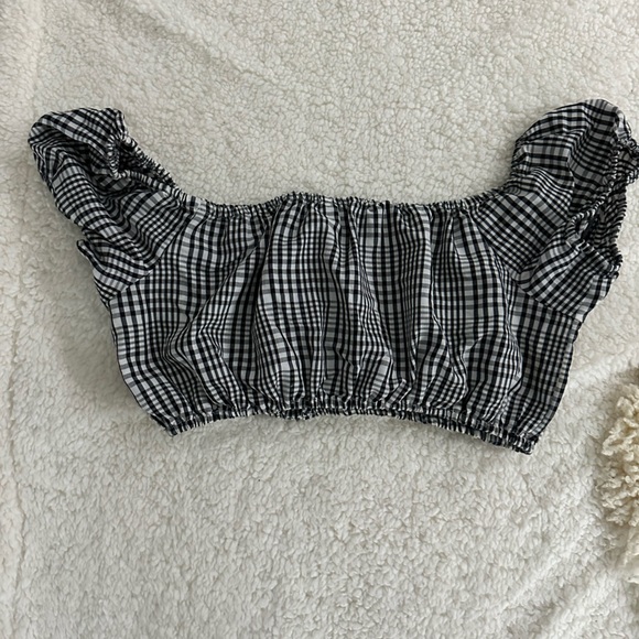 Guess Paradise off the shoulder crop top - Picture 2 of 2